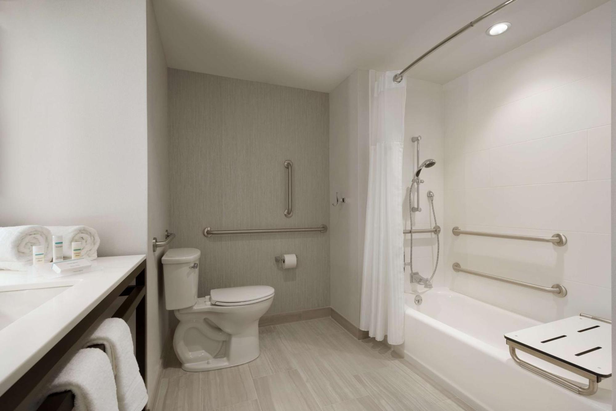 Hilton Garden Inn Newtown Square Radnor מראה חיצוני תמונה