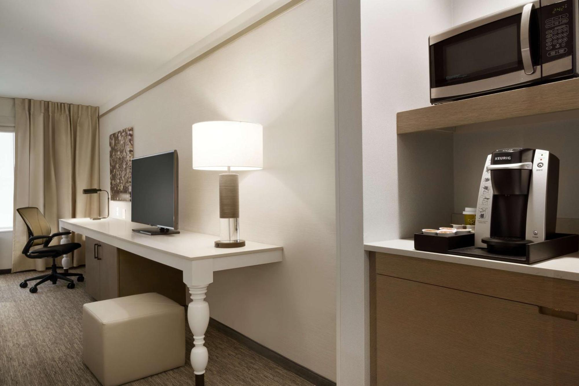 Hilton Garden Inn Newtown Square Radnor מראה חיצוני תמונה