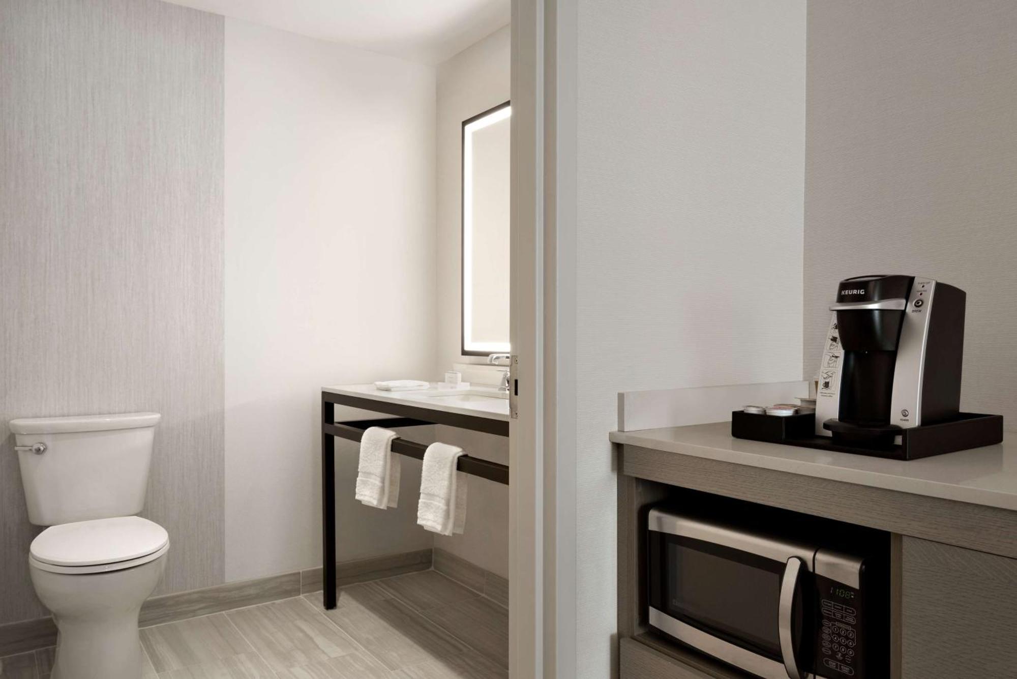 Hilton Garden Inn Newtown Square Radnor מראה חיצוני תמונה