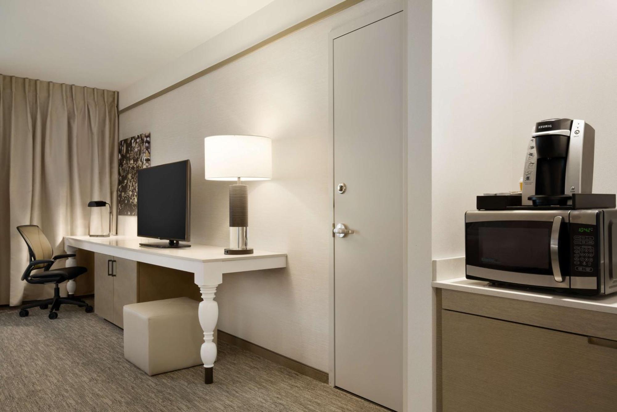 Hilton Garden Inn Newtown Square Radnor מראה חיצוני תמונה
