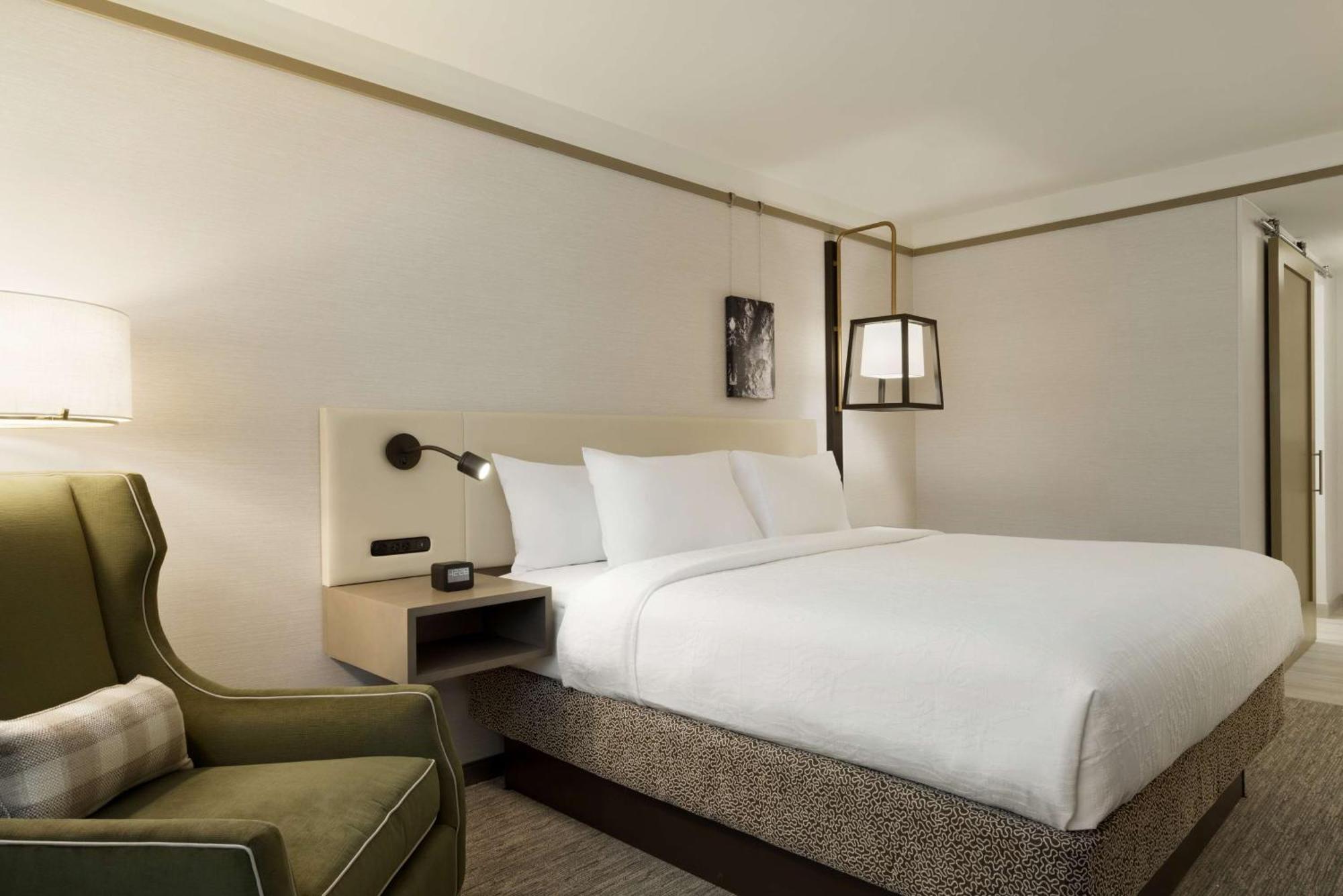 Hilton Garden Inn Newtown Square Radnor מראה חיצוני תמונה