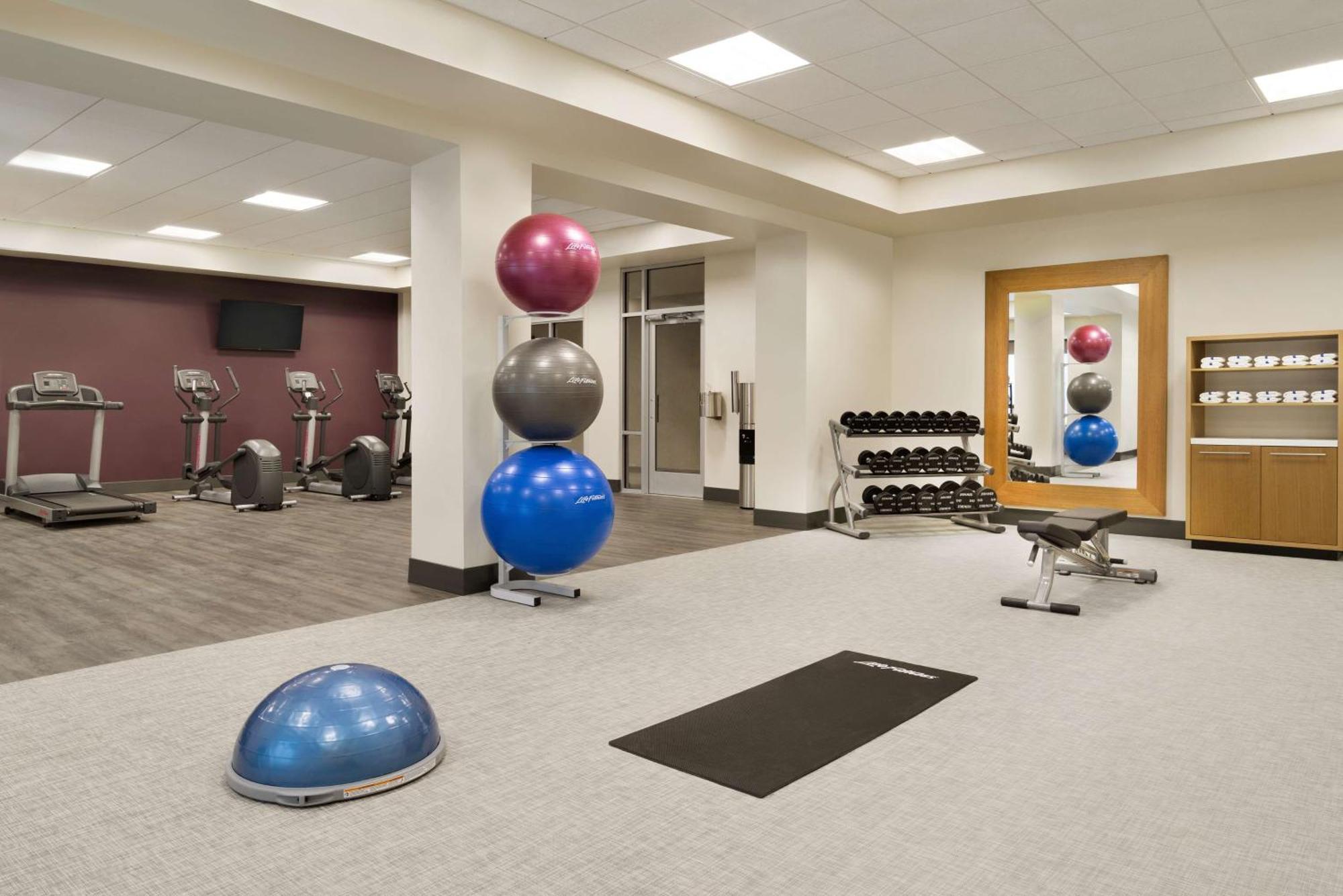Hilton Garden Inn Newtown Square Radnor מראה חיצוני תמונה