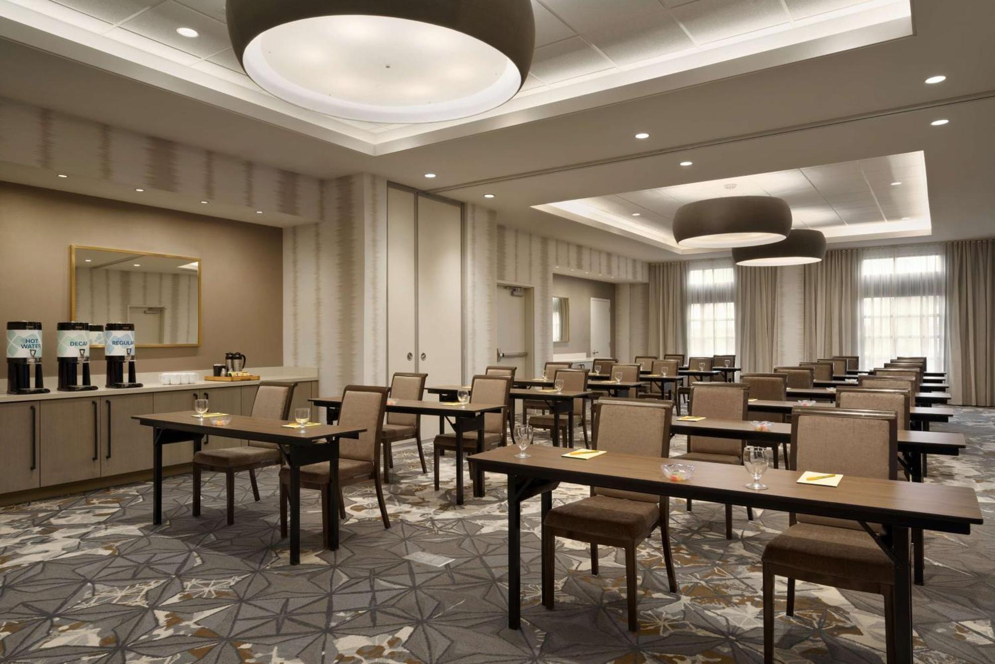 Hilton Garden Inn Newtown Square Radnor מראה חיצוני תמונה