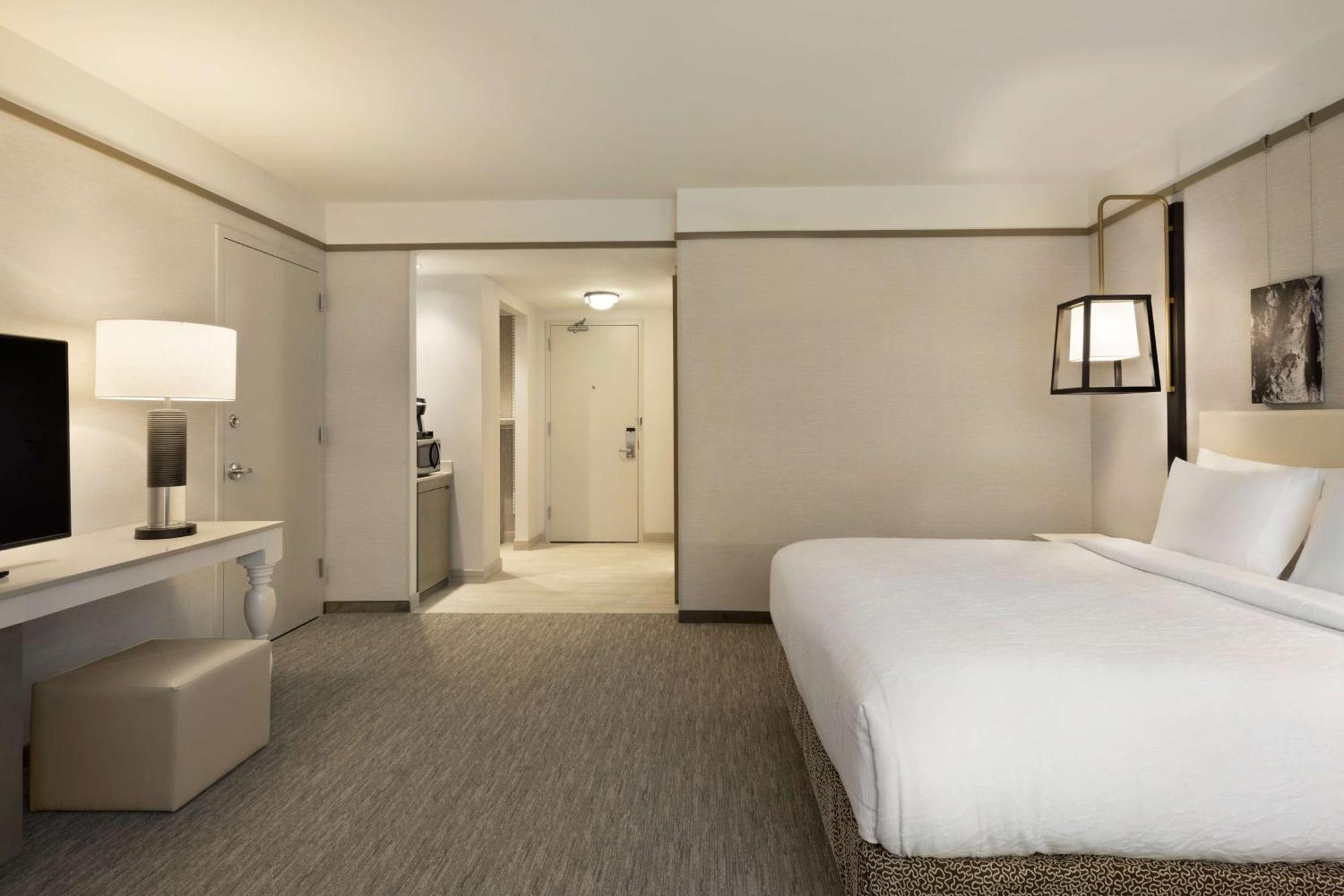 Hilton Garden Inn Newtown Square Radnor מראה חיצוני תמונה