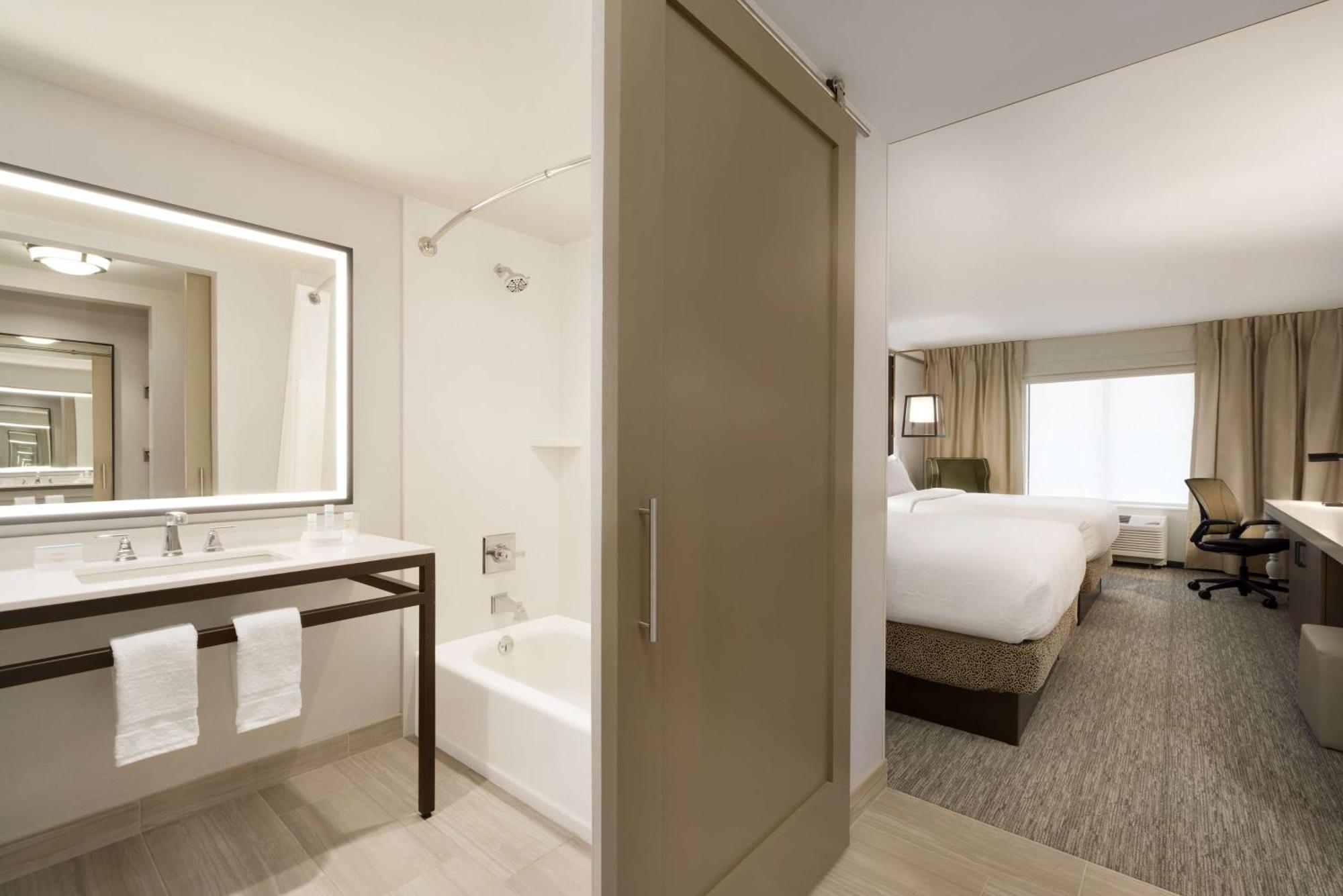 Hilton Garden Inn Newtown Square Radnor מראה חיצוני תמונה